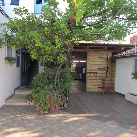 Studio 6852c * Sućuraj